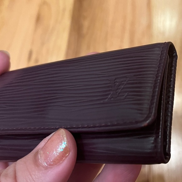 Louis Vuitton 4 Key Holder - Picture 5 of 10